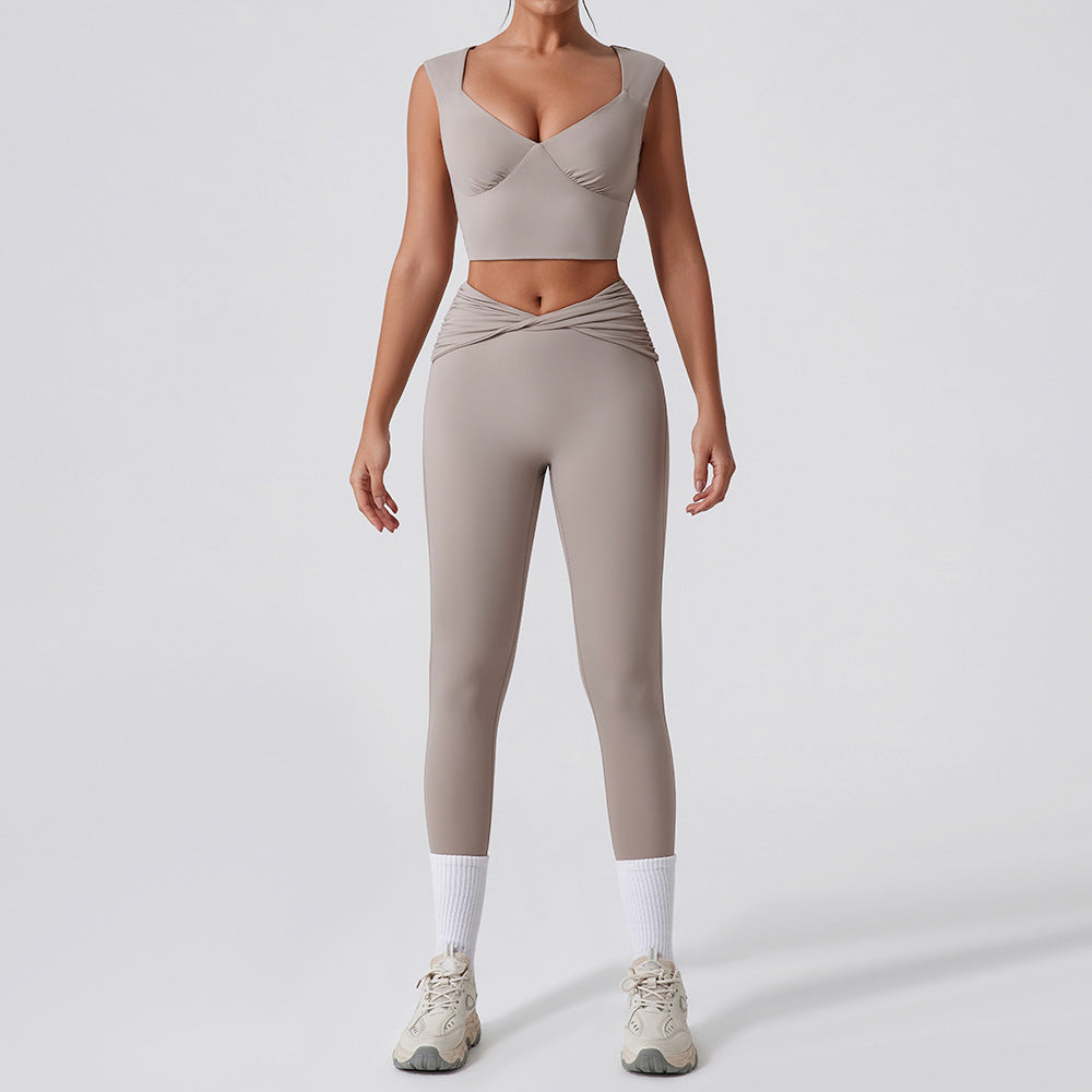 Ensemble aus Yoga, Fitness-Leggings und Büstenhalter-Bildhauern