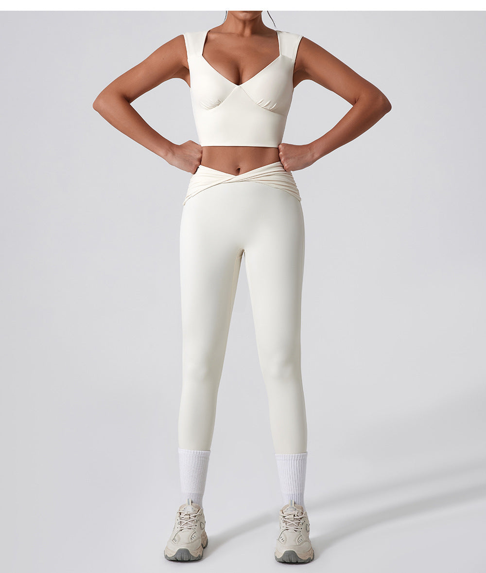Ensemble aus Yoga, Fitness-Leggings und Büstenhalter-Bildhauern