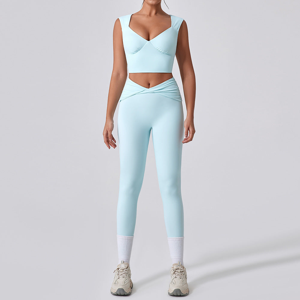 Ensemble aus Yoga, Fitness-Leggings und Büstenhalter-Bildhauern