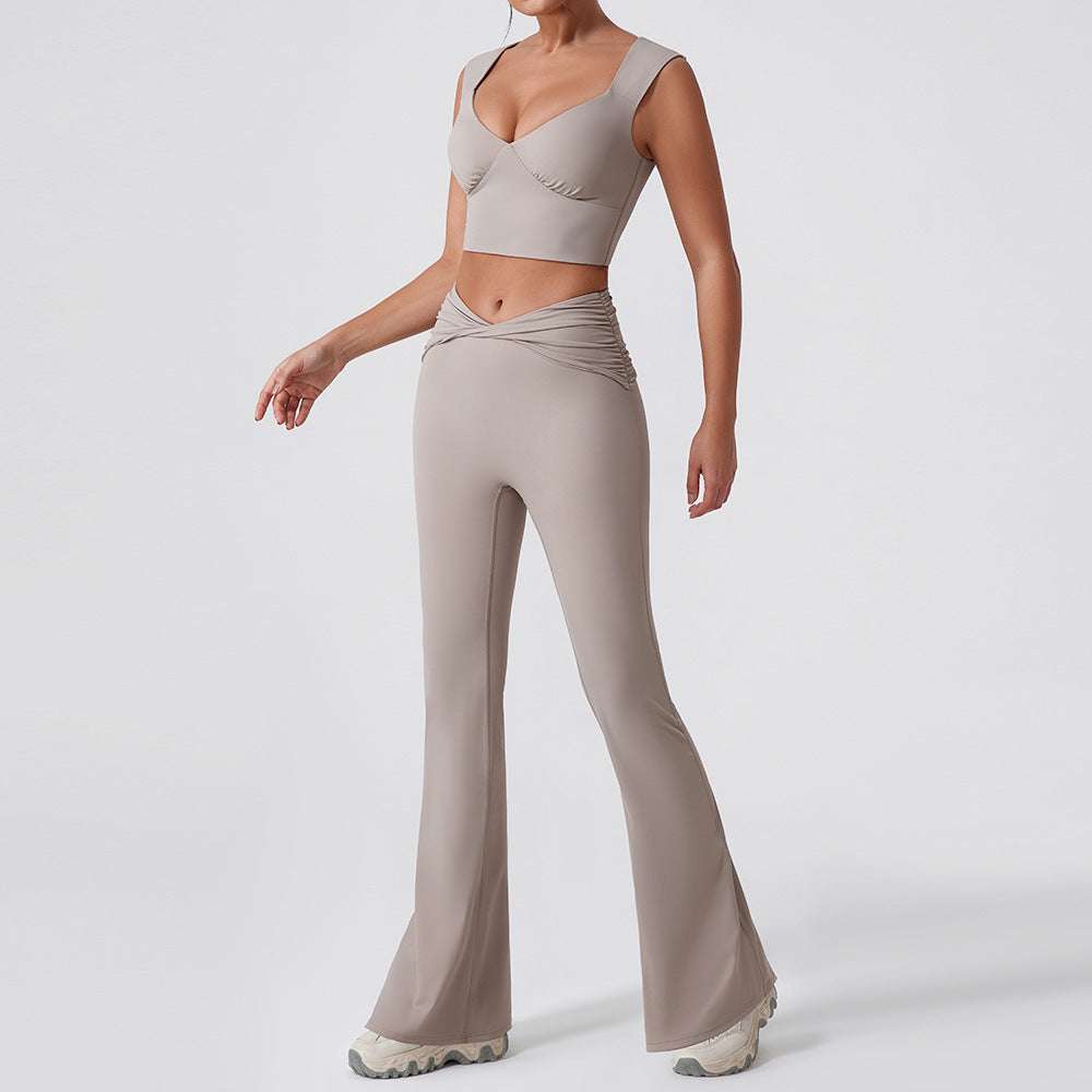Ensemble aus Yoga, Fitness-Leggings und Büstenhalter-Bildhauern