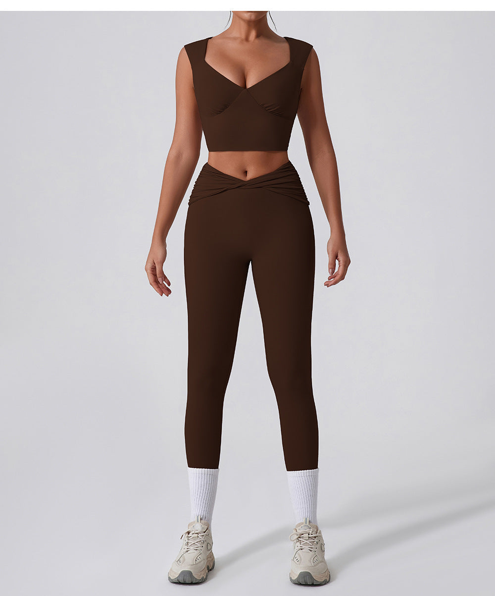 Ensemble aus Yoga, Fitness-Leggings und Büstenhalter-Bildhauern