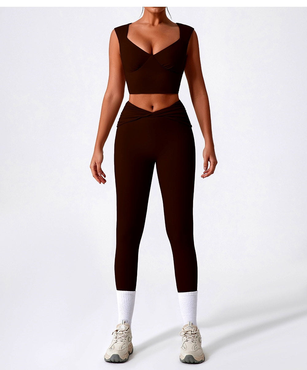 Ensemble aus Yoga, Fitness-Leggings und Büstenhalter-Bildhauern